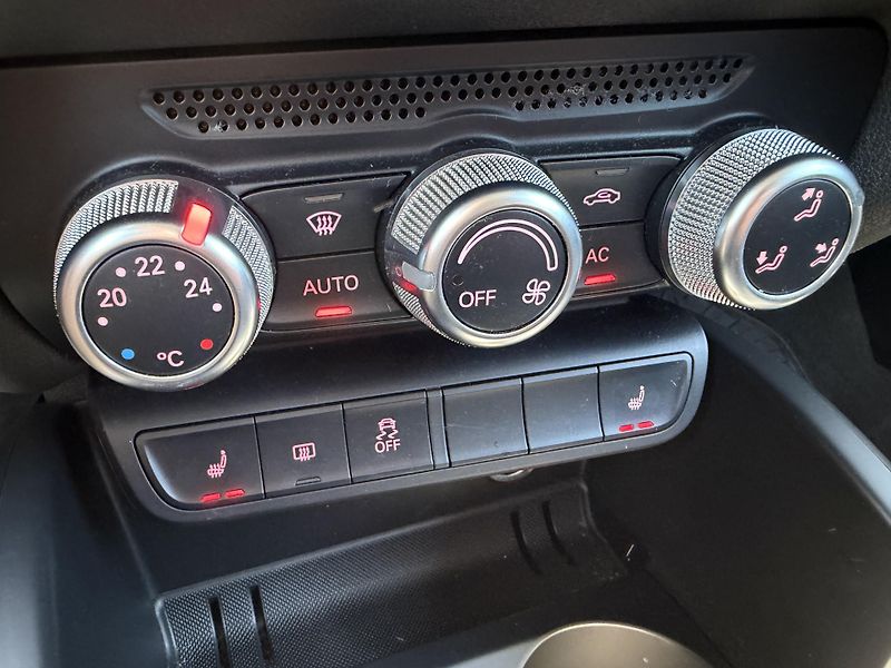 Audi A1 1.2 TFSI AC VÝHŘEVY SERVISKA - fotka 19 z 31