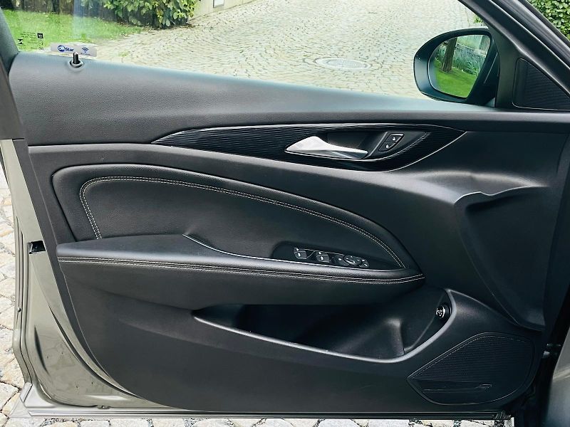 Opel Insignia 2.0CDTi KAMERA SERVISKA TAŽNÉ - fotka 33 z 55