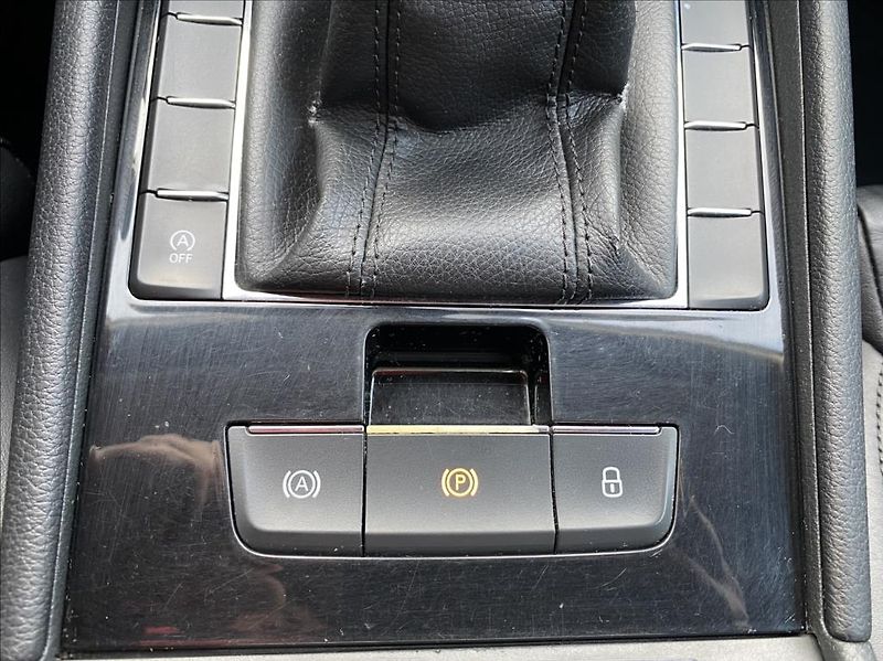 Škoda Superb 2,0 TDI  Ambition / NAVI - fotka 34 z 41