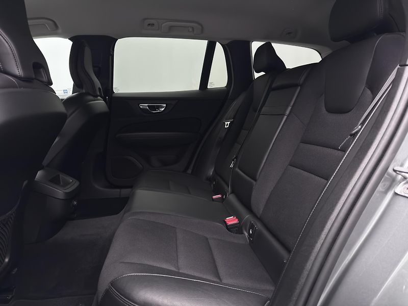 Volvo V60 CC D4 AWD MOMNETUM CZ 1.maj - fotka 6 z 44