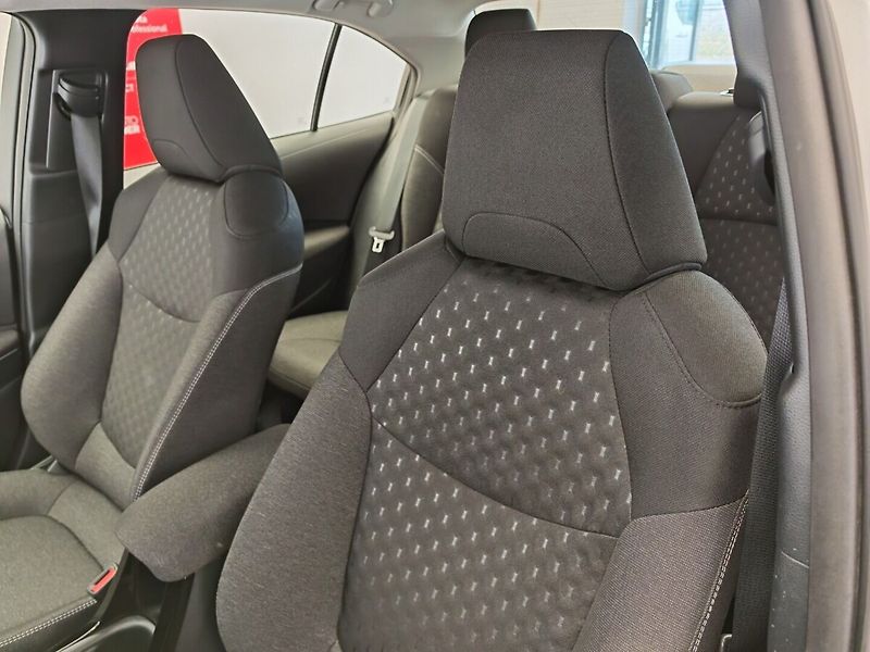 Toyota Corolla 1.8 Hybrid Comfort e-CVT sedan - fotka 14 z 36