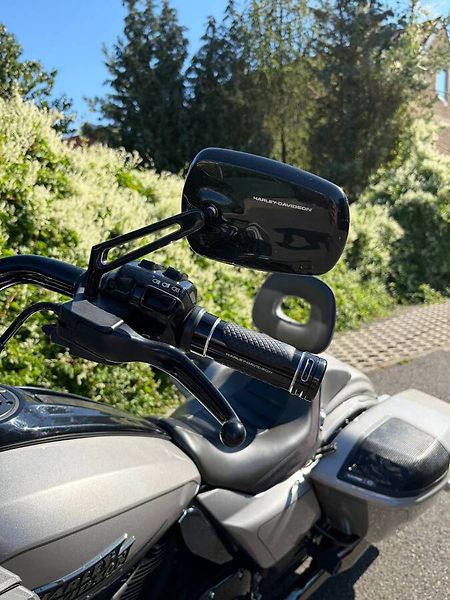 Harley-Davidson FLTRXSE CVO Road Glide (2023) - fotka 11 z 17