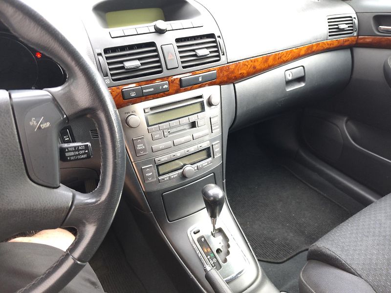 Toyota Avensis 2.4i   AUTOMAT - fotka 12 z 17