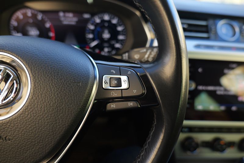 Volkswagen Passat 1.4 TSI DSG Kamera Cockpit Taž - fotka 22 z 38