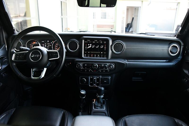 Jeep Wrangler 2.2CRD UNLIMITED REZERVACE - fotka 6 z 51