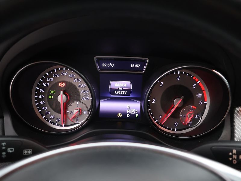 Mercedes-Benz CLA 2,1 220d Aut. 130kW AMG Line - fotka 15 z 26