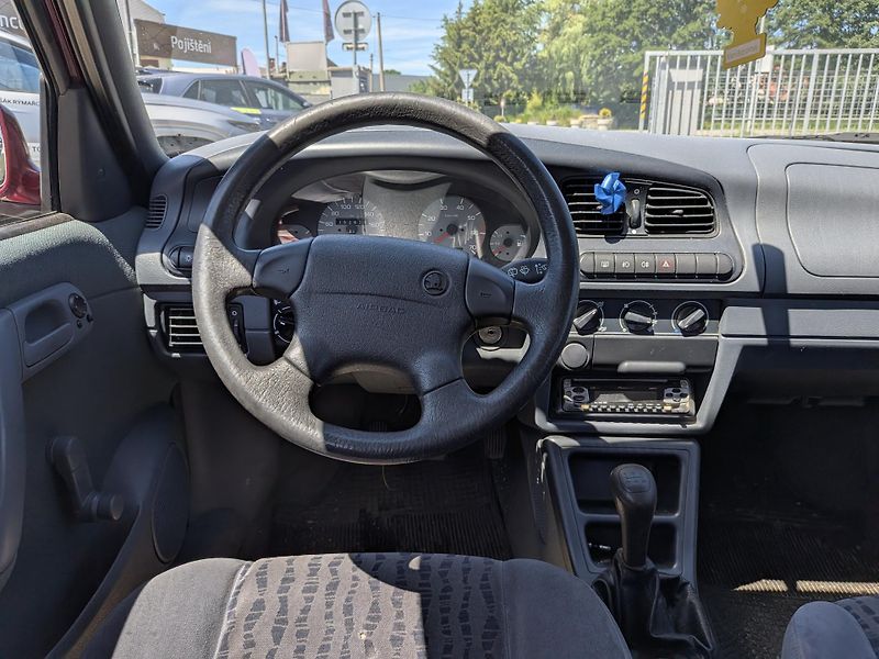 Škoda Felicia 1,3 50kW TAŽNÉ ,CENTRÁL   - fotka 15 z 16