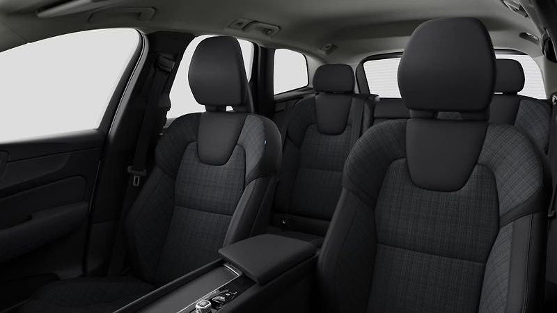 Volvo XC60 (2026) B5 AWD AUT ESSENTIAL - fotka 12 z 14
