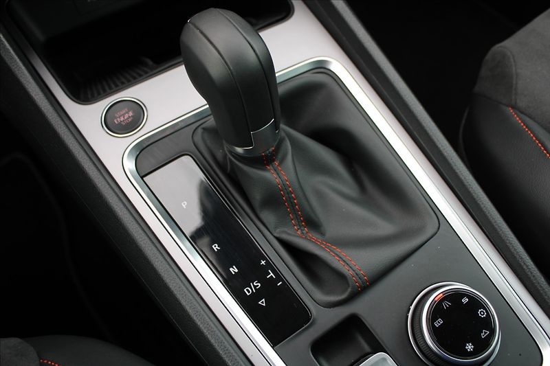 Seat Ateca 2,0 TDI  ČR,1.MAJ,A/T,4x4,FR - fotka 23 z 41
