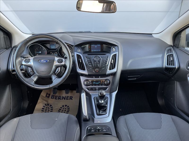 Ford Focus 1,6 TDCi 85KW AUT.KLIMA - fotka 9 z 23