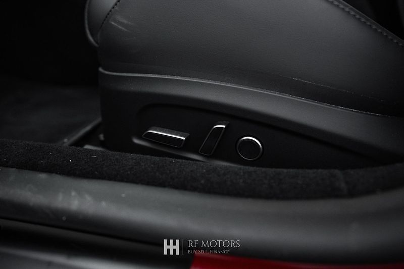 Tesla Model 3 (2024) Performance 625 PS, 4x4 - fotka 4 z 13