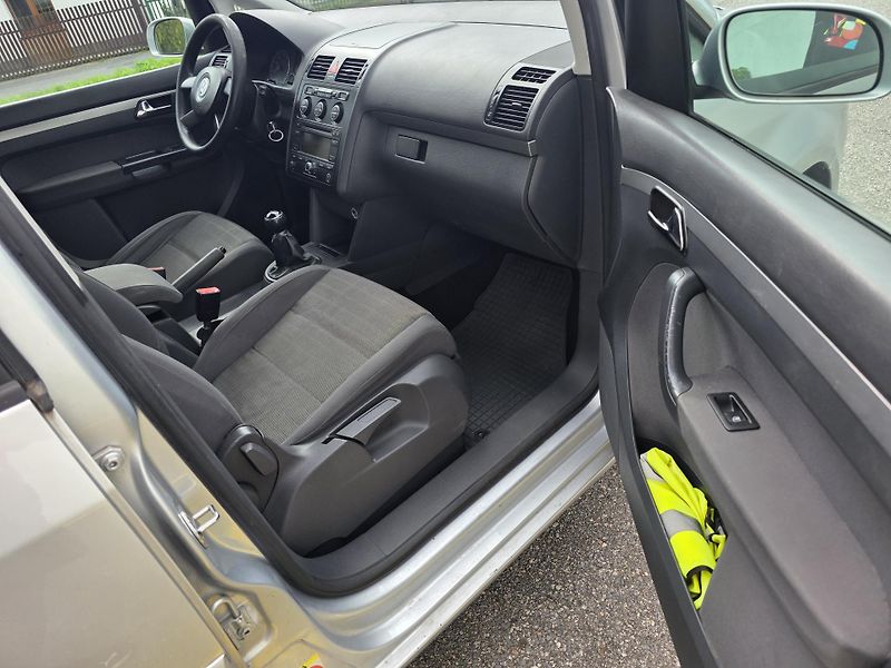 Volkswagen Touran (2006) 2.0i 80kw CNG Benzin  - fotka 18 z 19