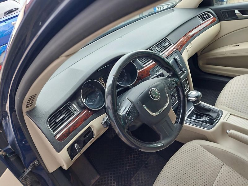 Škoda Superb (2011) Combi 2.0TDi DSG 125kW - fotka 7 z 18