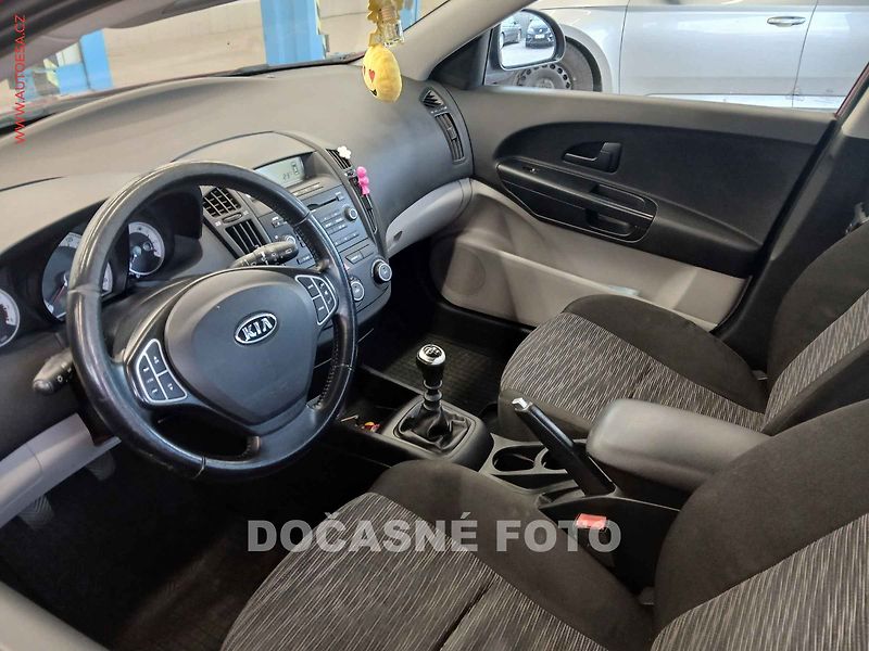 Kia Ceed (2009) 1.4i, ČR, AC, el. výbava - fotka 2 z 3