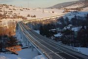 Viadukt nad údolím Kameszniczanky o délce 654 metrů na trase rychlostní silnice S1 v okolí Milówki a Szare.