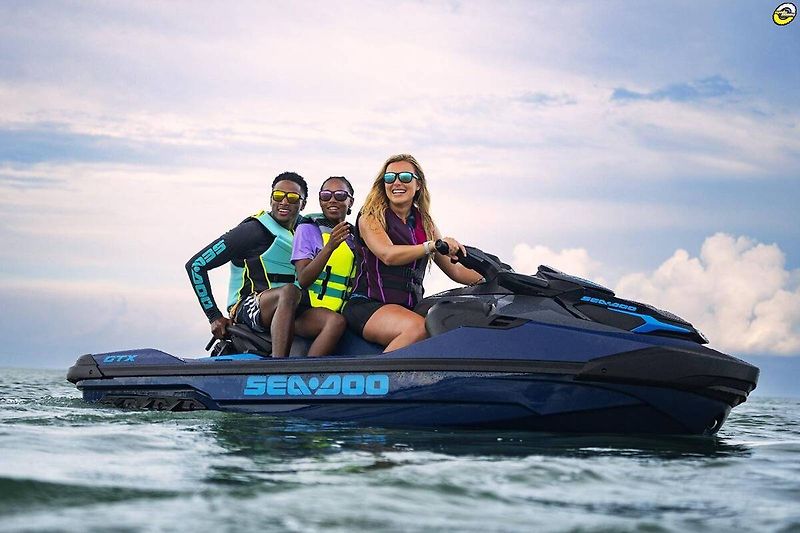 Sea Doo (2027) GTX STD 3-up 230hp iDF Audio M - fotka 3 z 5