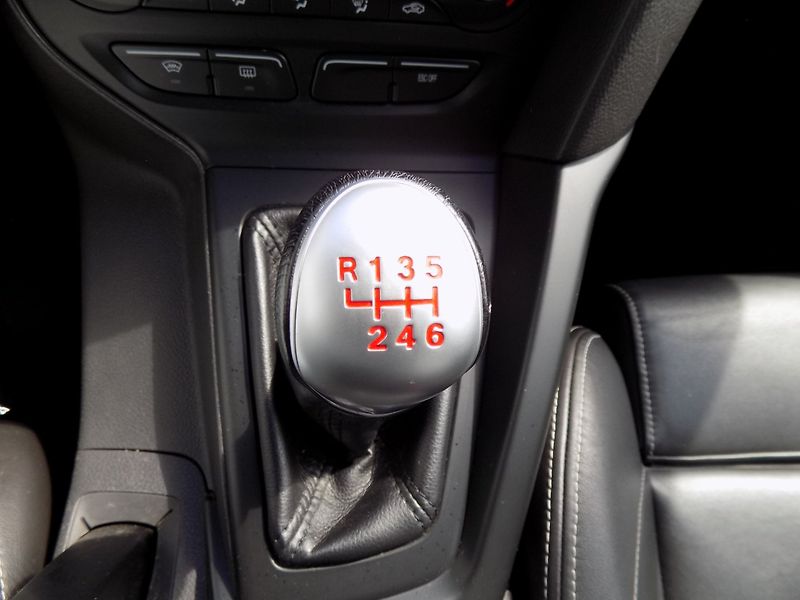 Ford Focus (2013) 2.0i ST/Bi-xenon/kůže/LED/ - fotka 32 z 36