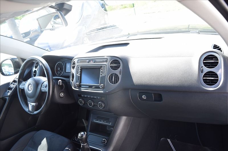 Volkswagen Tiguan 1,4 TSI 92KW R-LINE TOP STAV! - fotka 22 z 48