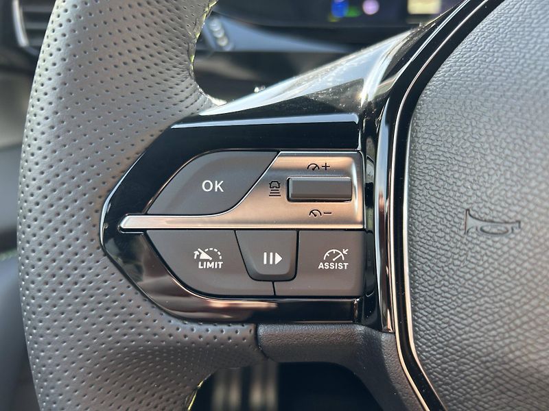 Peugeot 408 (2026) GT 240 e-DCS7 1,6 PureTech - fotka 17 z 26