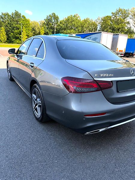 Mercedes-Benz Třídy E (2020) 4MATIC, AMG Line, původ ČR - fotka 5 z 24