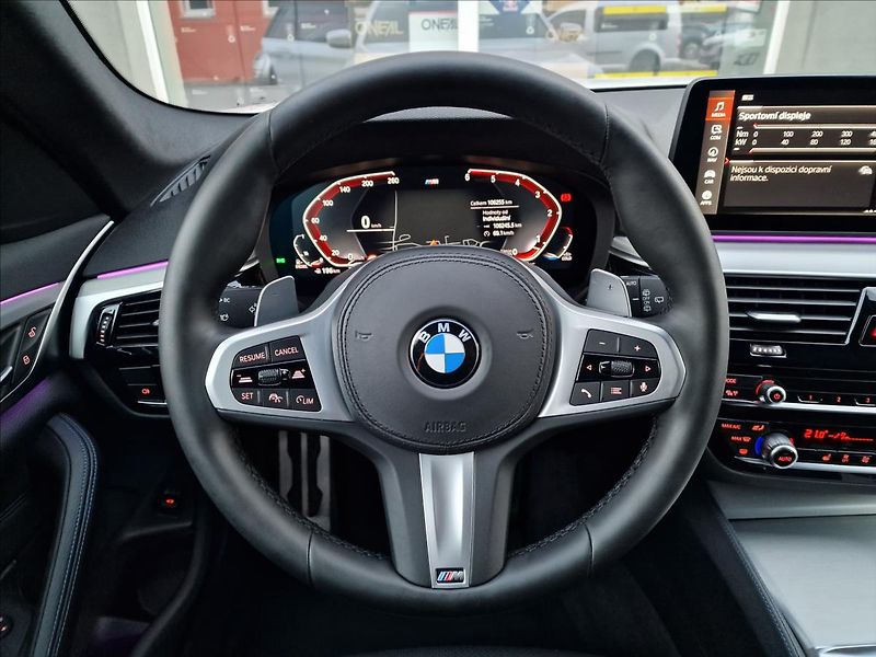 BMW Řada 5 520d Xdrive M-Sport ČR,1.Maj. - fotka 21 z 50