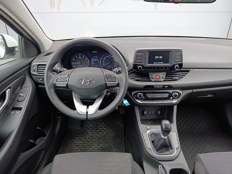 Hyundai i30 START 1.4 73kW ČR 1.MAJITEL - fotka 19 z 28