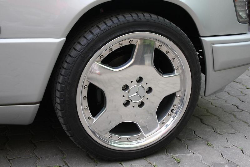Mercedes-Benz 124 (1987) 300 CE - fotka 14 z 21