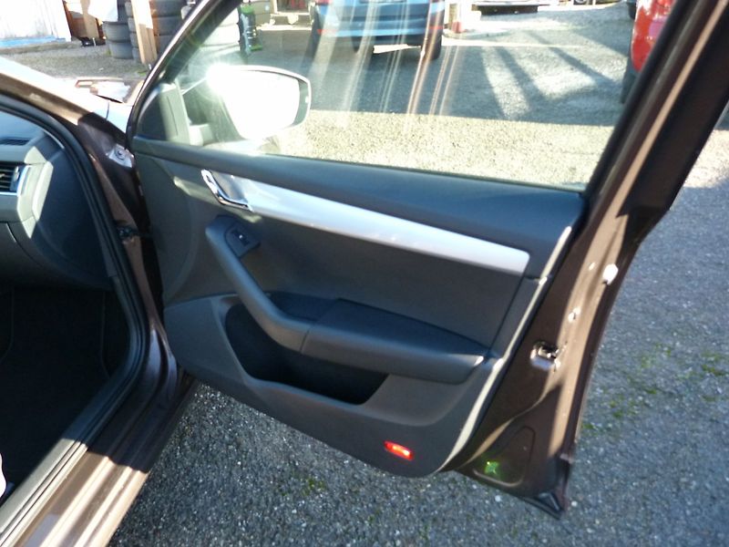 Škoda Octavia 1.4 TSI auto klima - fotka 19 z 26