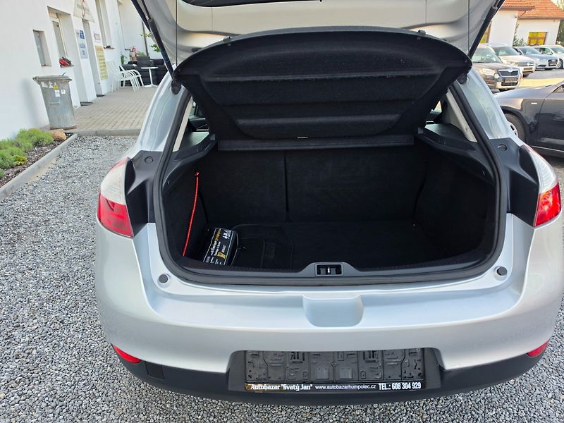 Renault Mégane (2009) 1.6 i Rozvody - fotka 15 z 27