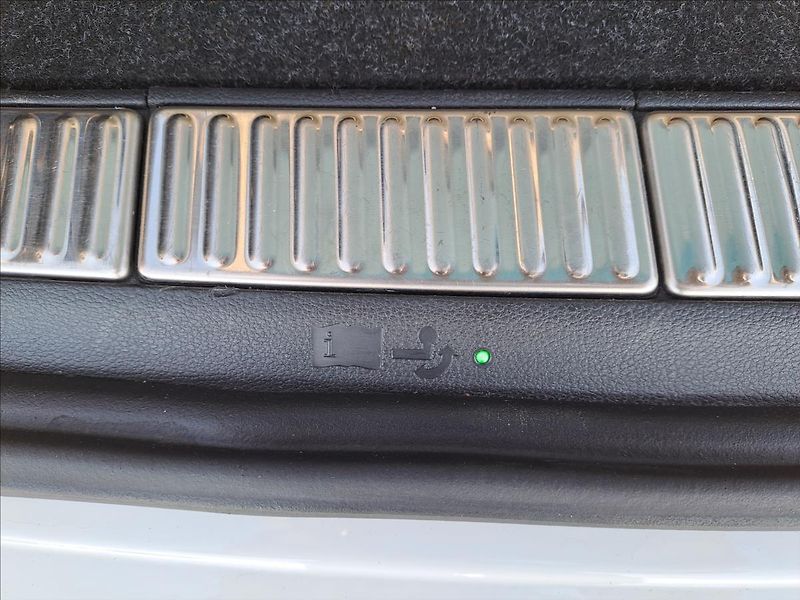 Škoda Superb 2,0 TDI DSG 4x4 - fotka 21 z 22