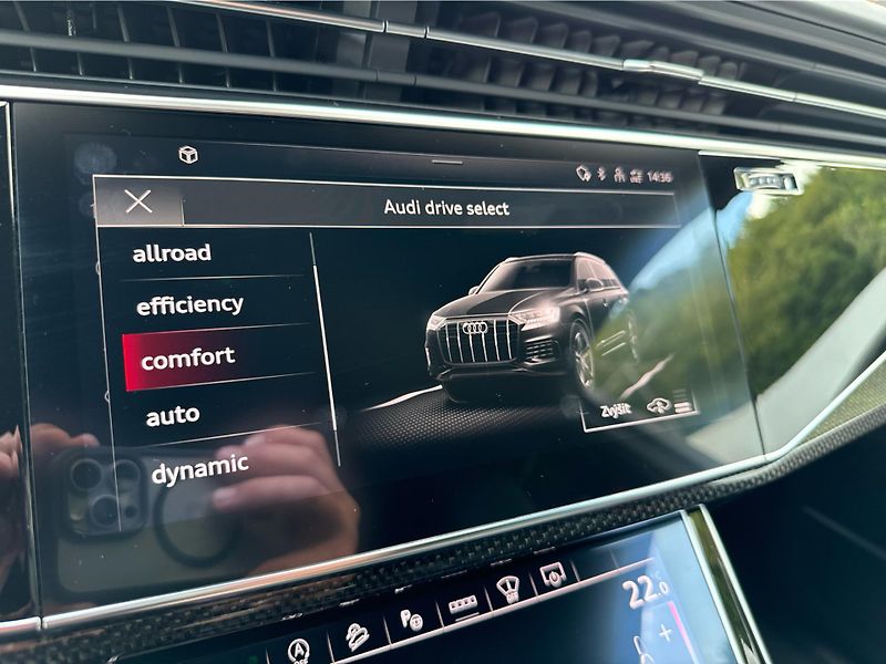 Audi SQ7 4.0 TFSI 373 Kw Quattro - fotka 25 z 27