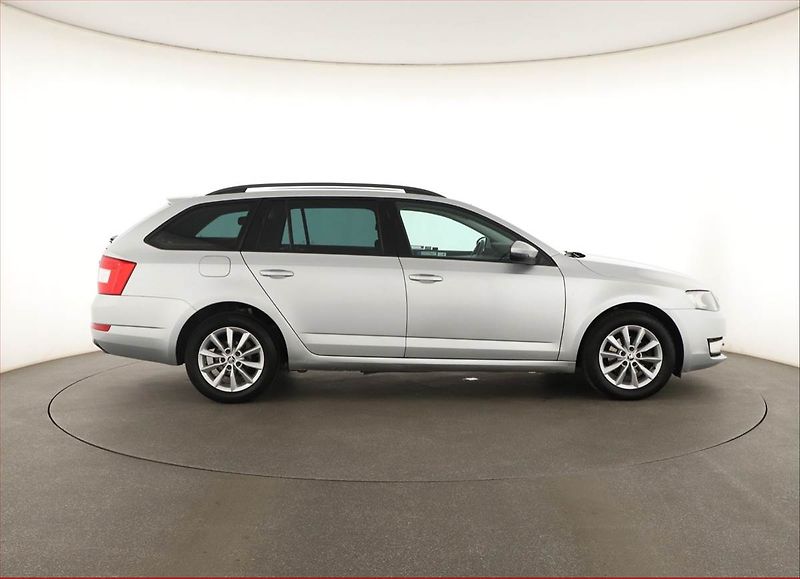 Škoda Octavia (2016) 1.6 TDI, Tempomat - fotka 6 z 13