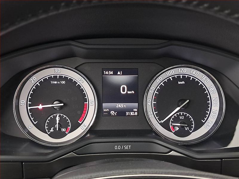 Škoda Superb (2021) Style 2.0 TDI, ČR,1.maj, Kůže - fotka 11 z 20