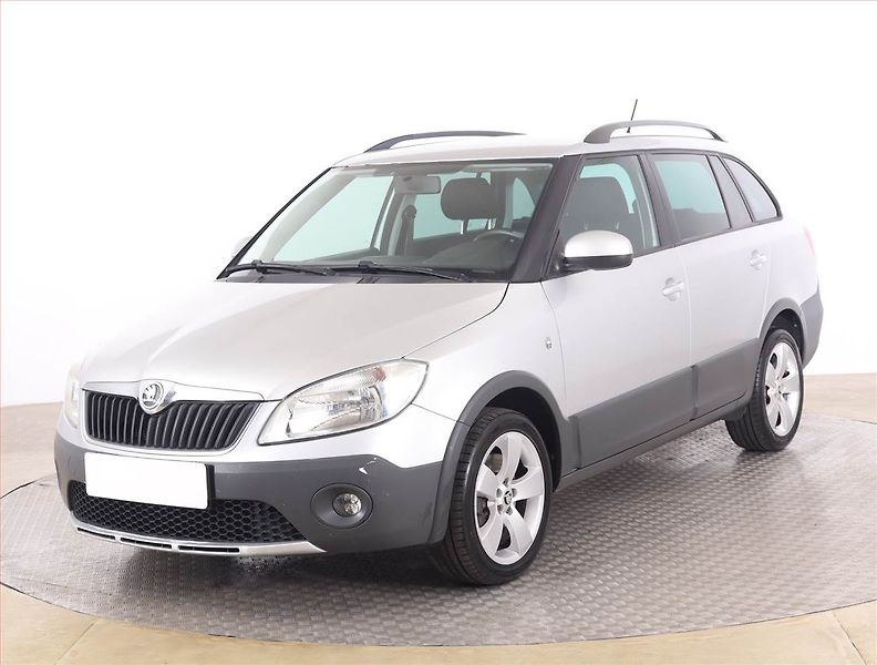 Škoda Fabia (2013) Scout 1.2 TSI, Serv.kniha - fotka 2 z 15