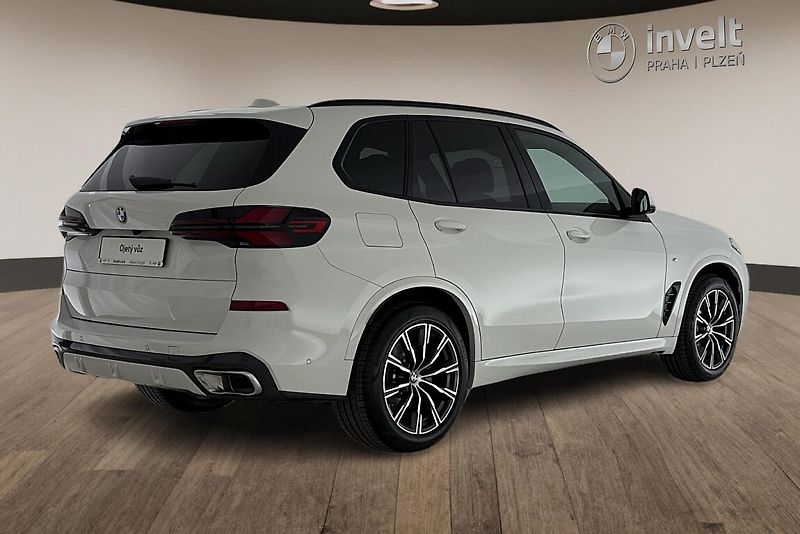 BMW X5 xDrive30d - fotka 3 z 24