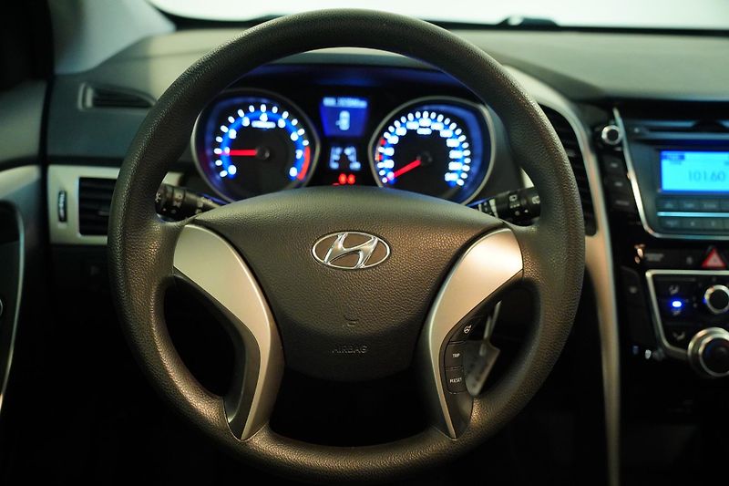 Hyundai i30 - fotka 17 z 22