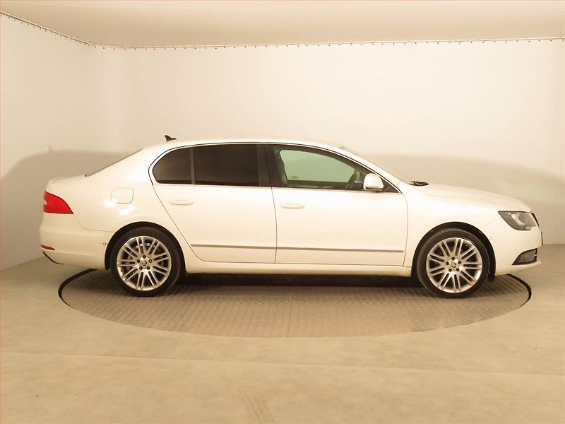 Škoda Superb (2013) Elegance 2.0 TDI, 4X4 - fotka 6 z 16
