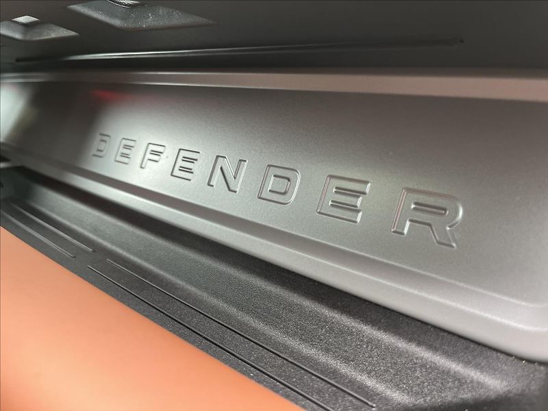 Land Rover Defender (2026) 110 V8 P540 OCTA SATIN* - fotka 47 z 48