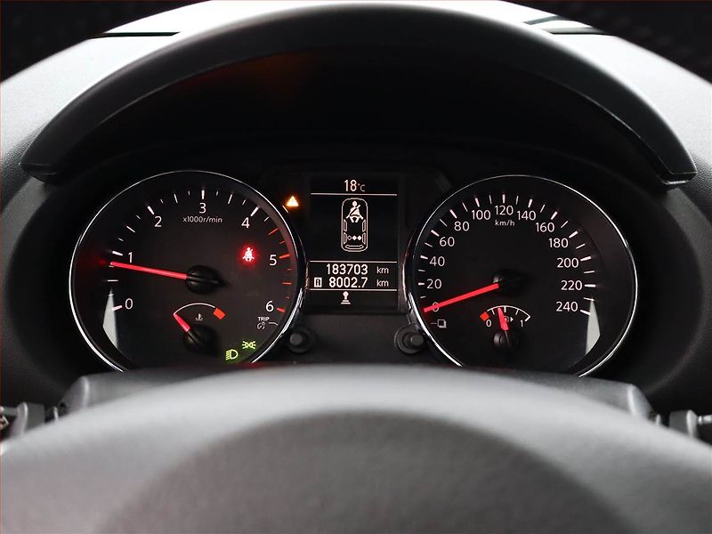 Nissan Qashqai (2013) 1.5 dCi, 7 míst, Navi - fotka 9 z 17
