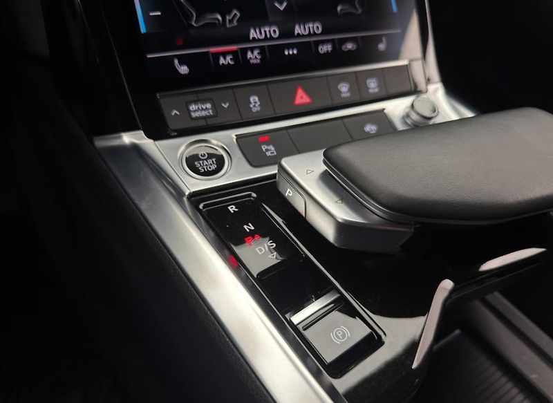 Audi Q8 e-tron 55 Quattro Kamera Tažné - fotka 20 z 36