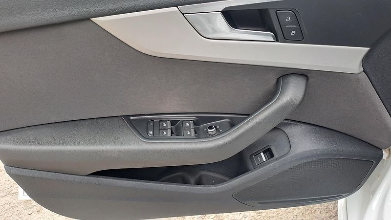 Audi A4 30 TDi S tronic Business line  - fotka 22 z 33