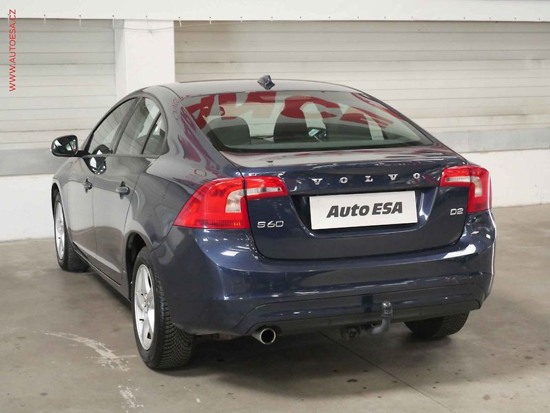Volvo S60 (2015) 1.6 D3, 1.maj, AC, temp - fotka 4 z 18