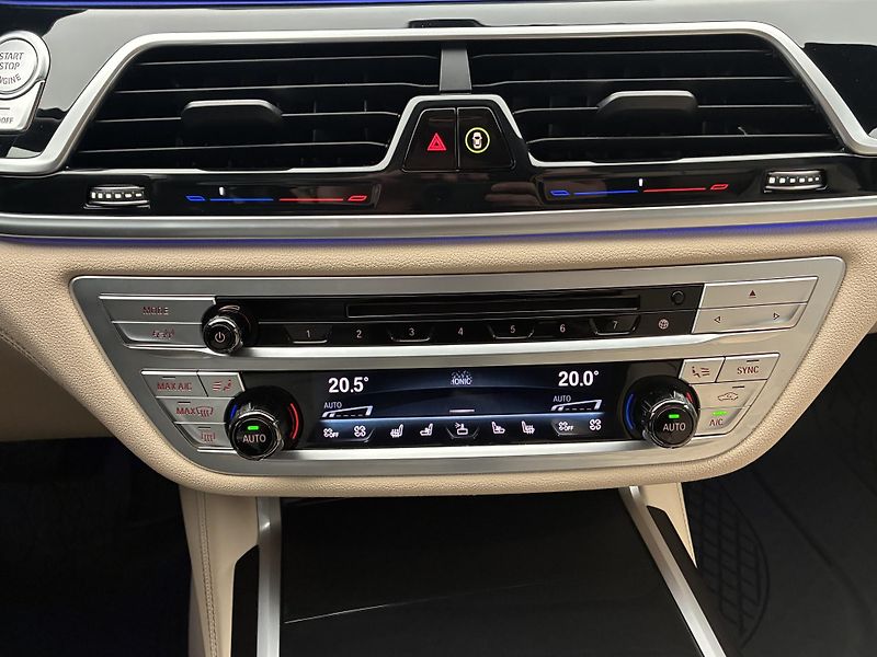 BMW Řada 7 4,4 390kW 750Li xDrive CZ - fotka 28 z 39