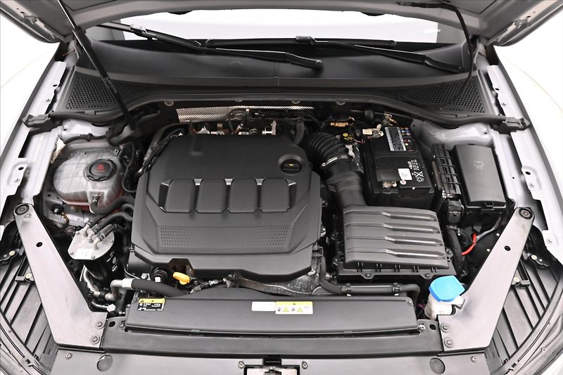 Volkswagen Passat 2,0 TDI 110kW DSG Business Zár - fotka 9 z 31