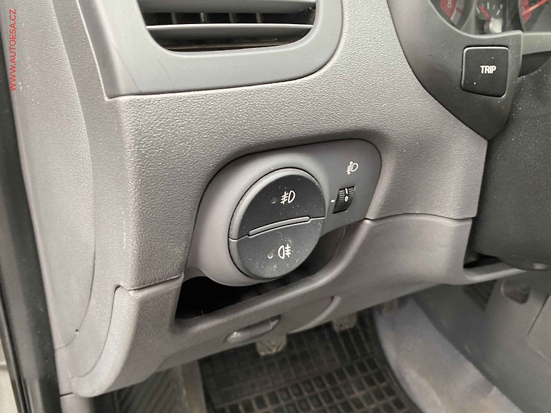 Kia Rio (2011) 1.4i, ČR, AC - fotka 14 z 15