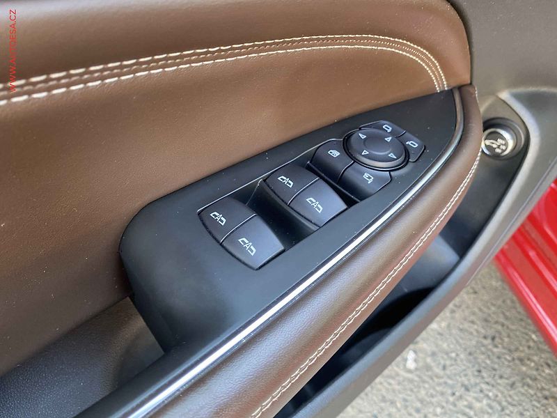 Opel Insignia (2021) 2.0 CDTI, AT, panor. kamera - fotka 13 z 21