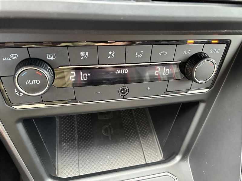 Volkswagen Polo 2,0 GTI,DSG,KAMERA,LED - fotka 14 z 28