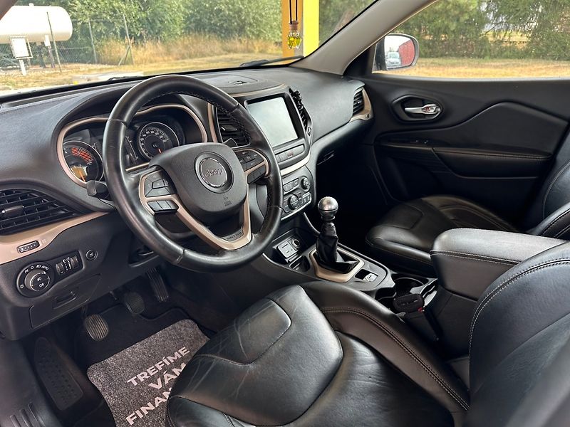 Jeep Cherokee (2017) 2.0D NAVI,VÝHŘEV SED, ČEŠTINA - fotka 7 z 17