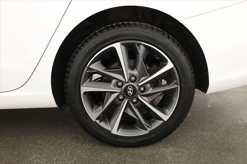 Hyundai i30 (2022) Style 1.5 T-GDI MHEV, ČR,1.maj - fotka 11 z 15