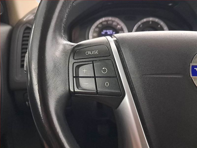 Volvo XC60 (2010) D5, 4X4, Xenony, Tempomat - fotka 16 z 18